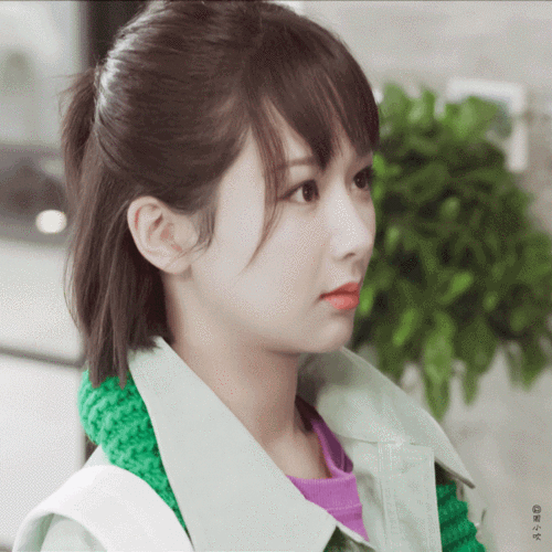 杨紫那对小酒窝如馥郁的佳酿,令人感觉如沐春风,酒窝不是酒,却让人醉!