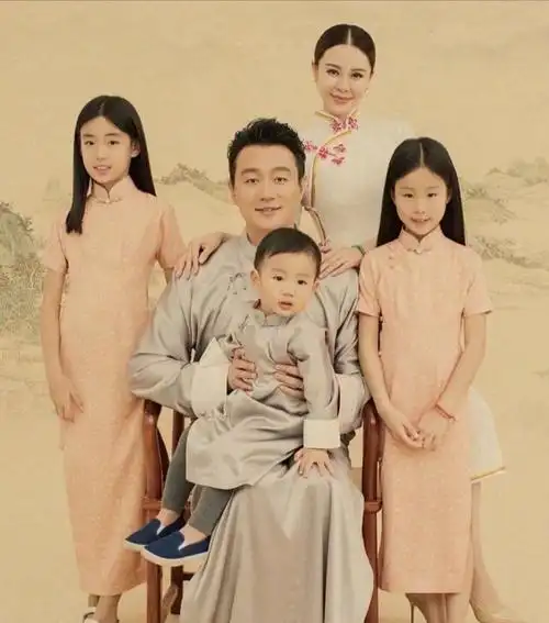 黄磊三胎得子佟大为晒全家福被讽期望儿女双全就是重男轻女