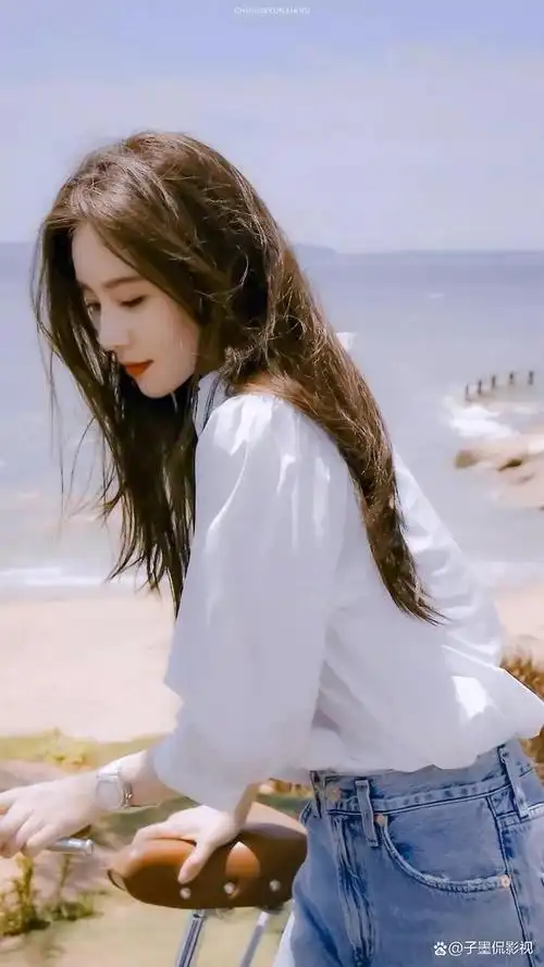 刘诗诗休闲生活照美丽动人魅力无限