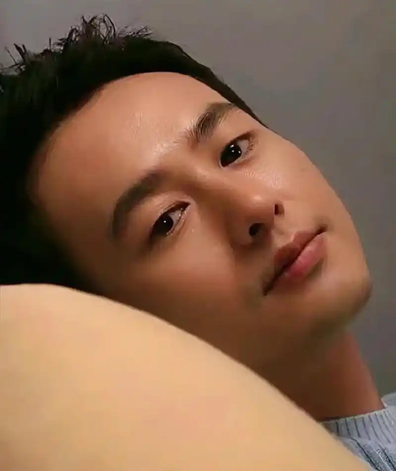 张颂文旧照网友扒出了张颂文年轻时的 - 抖音