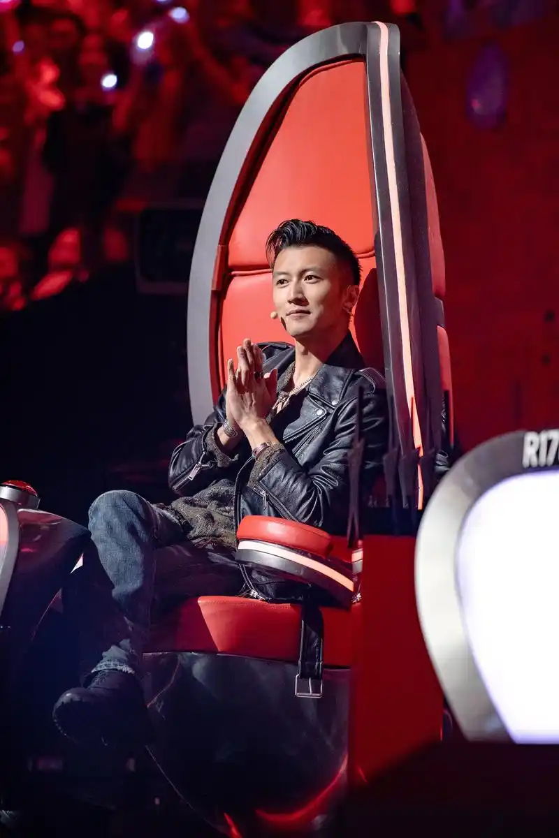 谢霆锋《中国好声音》编曲再助选手晋级 中秋佳节首唱新歌《空》