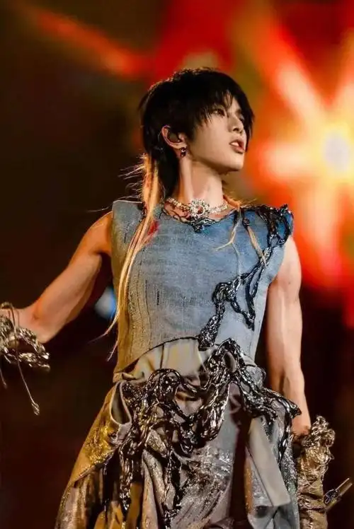 华晨宇怒了官宣演唱会却因拒绝月经羞耻上热搜气的飙脏话