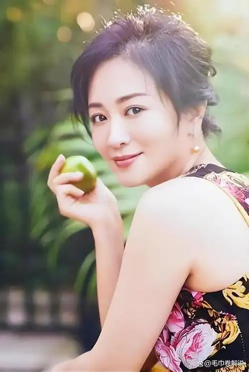 "碧游仙子"涓子:最红时隐婚生子,42岁凭《知否》再次翻红