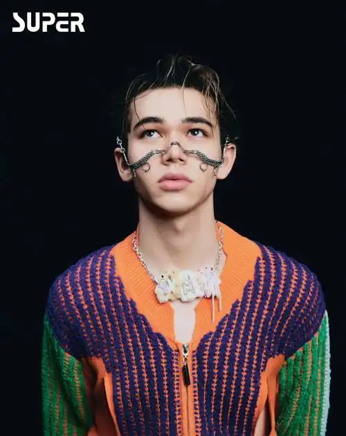 庆怜super世界青年生日月封面