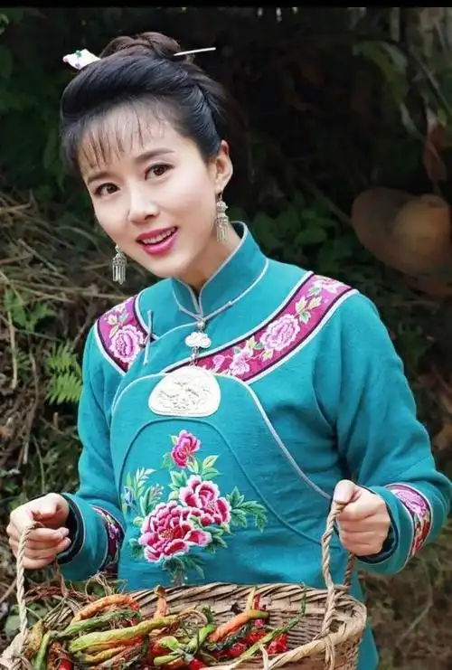 剧照中的颜丹晨如此美丽动人