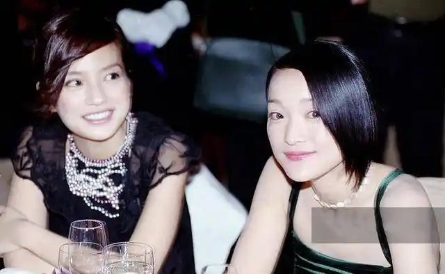 本以为赵薇够惊艳,但同框周迅