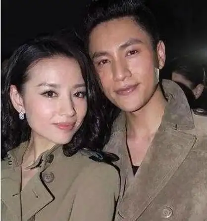 陈坤发微博表白董洁是我的,网友起哄,终于说实话,在一起