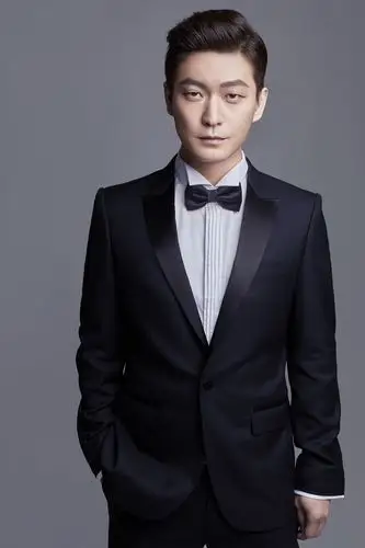 李泓良曝帅气西装写真雅痞风彰显男人的多面