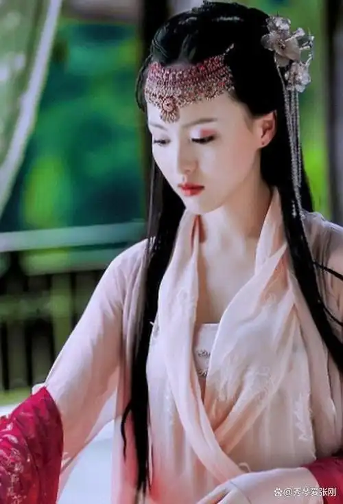 唐嫣笑纳外界质疑,拥抱挑战重回古装,对资源降级传闻说"不"!