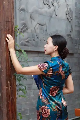 旗袍美女滦洲古城一游 - 美篇