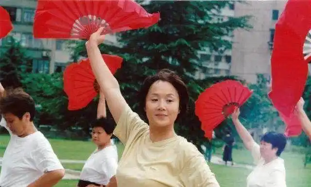 老演员吴竞和吴冕到底是不是姐妹关系进来看看你就知道了