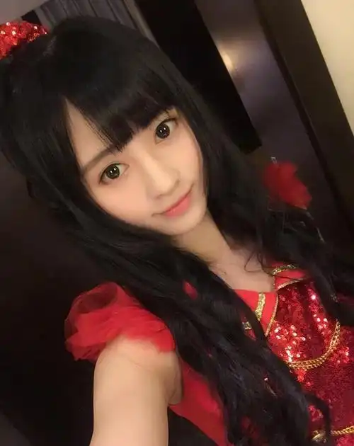 90后清纯美女鞠婧祎生活照