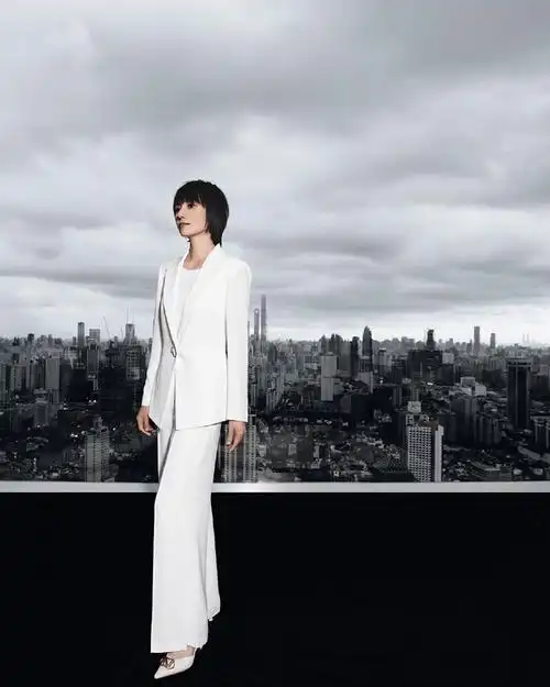 袁泉深圳citywalk大衣##nexy.co袁泉