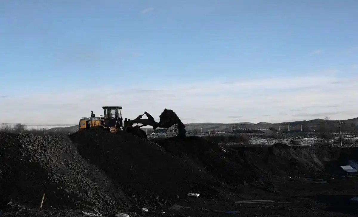 环保风暴中露天煤场面临艰难选择!