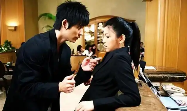 因此网上的议论之声甚嚣尘上,让大家很难相信陈妍希对周渝民没有异样