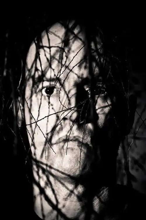 欧洲,欧洲人,瞳孔,仅一个男性,仅一个人,仅一个中年男性,黑色背景