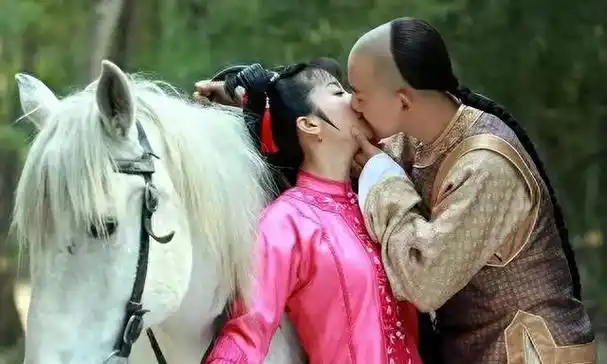 九义人同样是琼瑶剧主角李佳航海陆合体差距一目了然