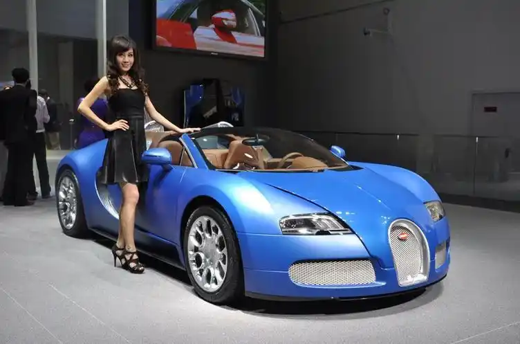 美女与布加迪_威航车友圈_6121一线飞狐_懂车帝