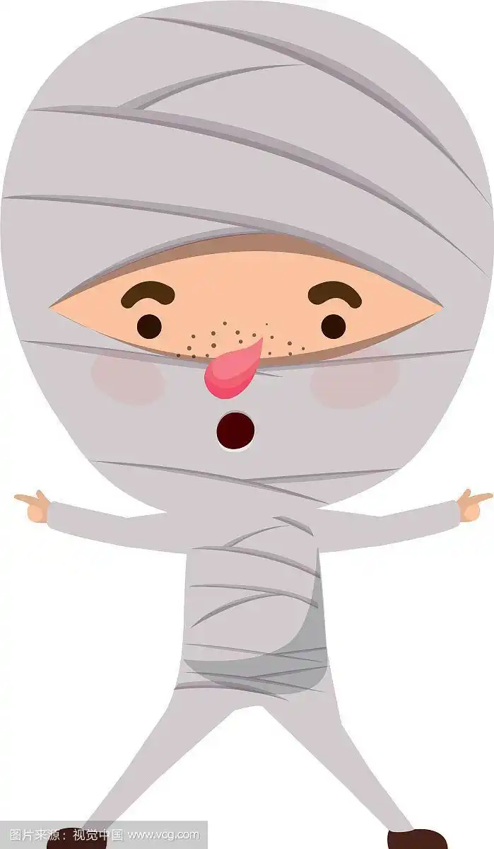 穿着木乃伊服装的可爱小男孩