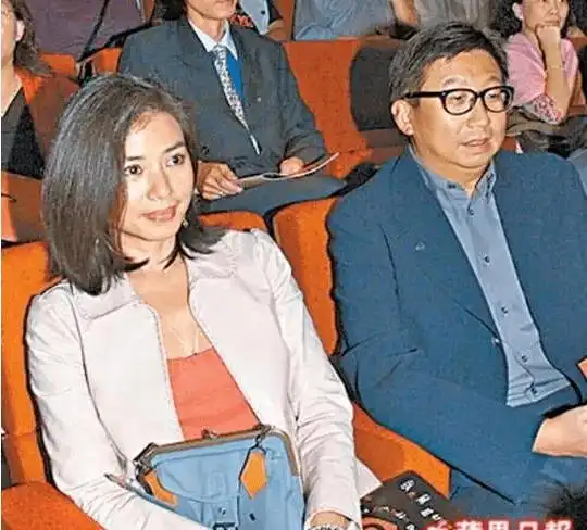 巅峰时期下嫁穷小子,她选错了吗?_朱家鼎_周润发_香港