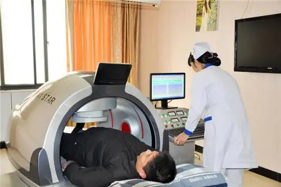 活动期间,男性患者不但门诊检查费优惠30%,同时治疗费也给予优惠10%