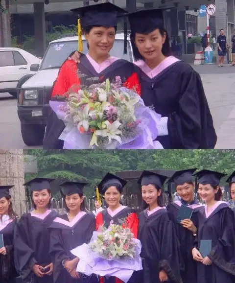赵薇大学校园生活照被扒,那时的她干净的像一张白纸,素颜都绝美