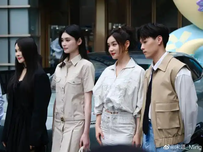 偶遇伊能静,奚梦瑶,袁姗姗,董又霖宋颂ming超话#潮流正当夏#上海