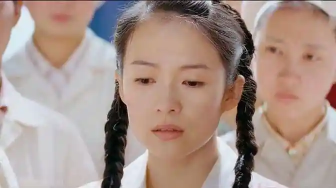 无问西东:匿名信曝光,王敏佳当众被删耳光,保护朋友一人承担-影视综