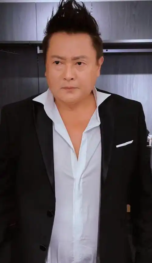 发福是中年男人的颜值克星,6位男星曾帅气逼人,现在都胖成大爷