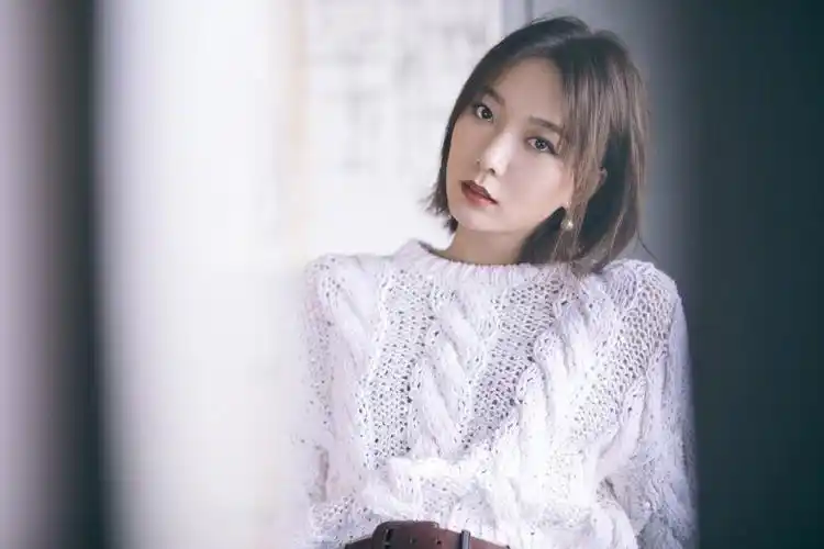 简介:王珞丹甜飒时尚写真图片,分享一组王珞丹图片给大家,图中的明星