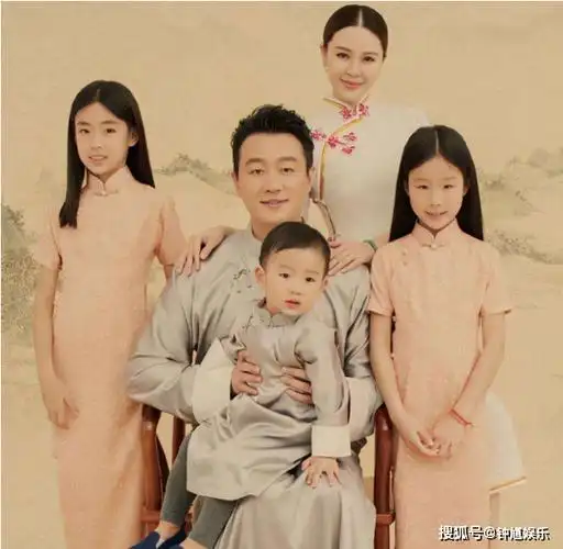 佟大为从"凤凰男"到亿万四合院主人,8年抱仨娃,宠妻如命!