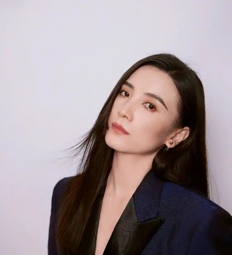 身材高挑的宋佳