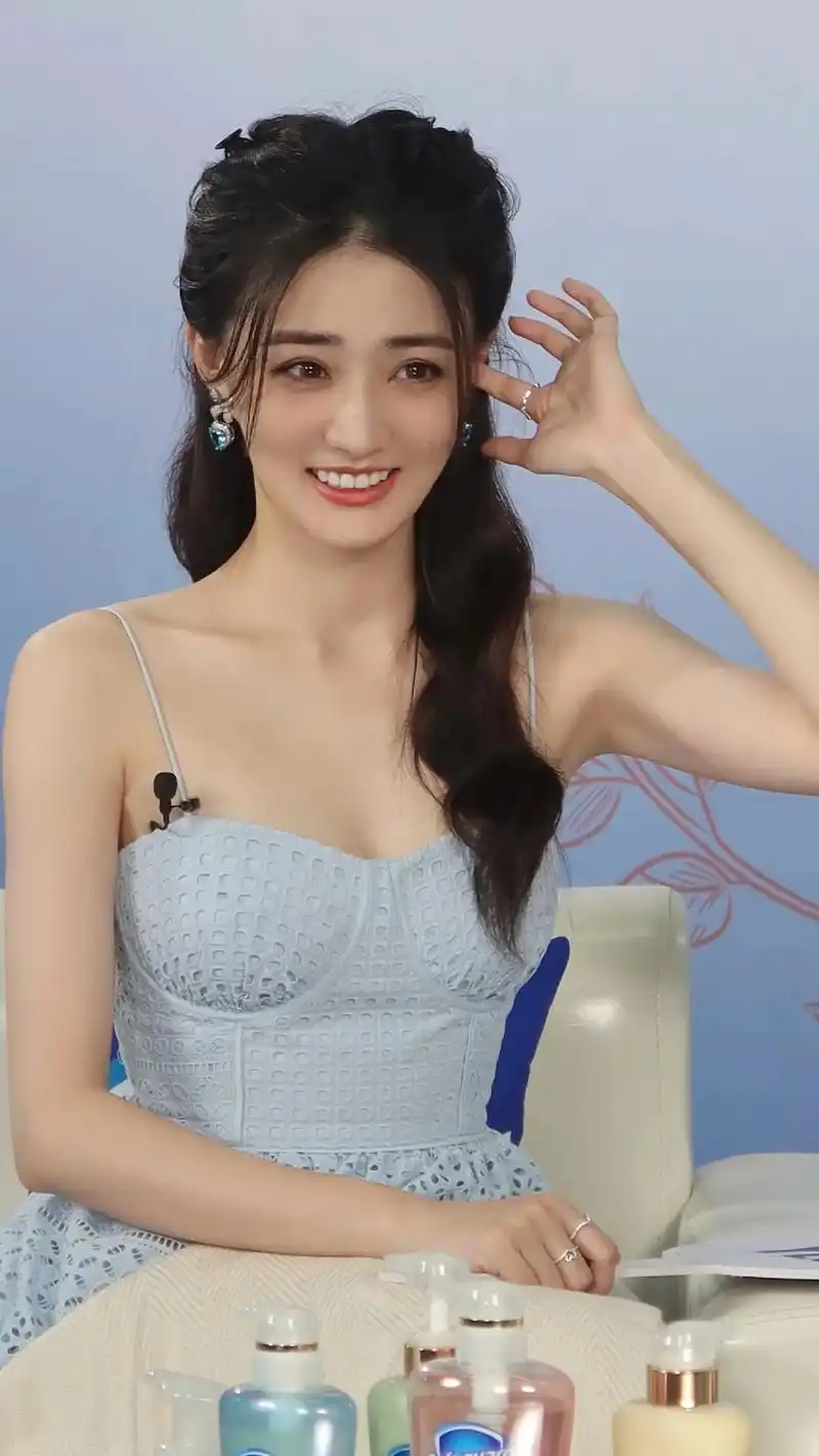 徐璐颜值演技都在线的女艺人#徐璐#女明星 #美女 #写真 # - 抖音