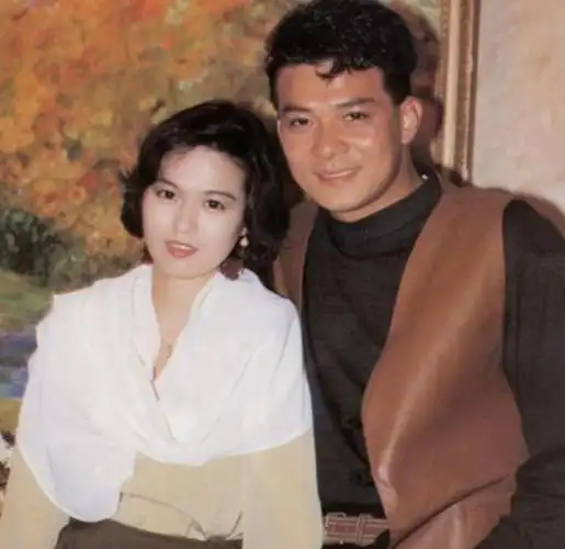 回顾梁洁华患癌离世后曾发誓永不再娶的黄日华做法令人泪目