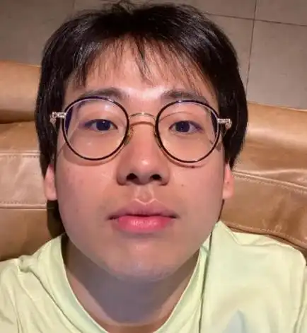 郭麒麟大胆发出素颜照,上传之后秒后悔,评论区强行挽尊!