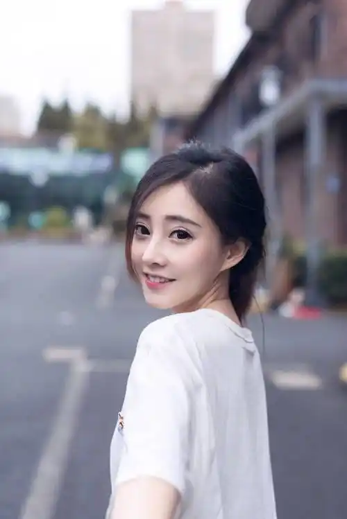 "斗鱼一姐"冯提莫,终究还是被时代抛弃了_游戏_直播_feng