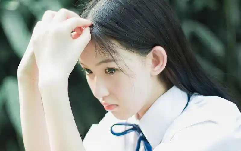 小清新校园美女性感户外写真高清桌面壁纸