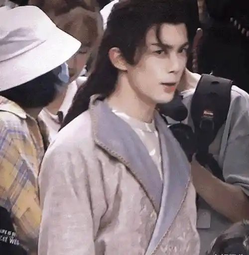 原创吴磊长歌行路透身穿古装回眸很飒气与小时候有明显对比