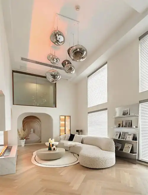 白色的客厅装修效果图