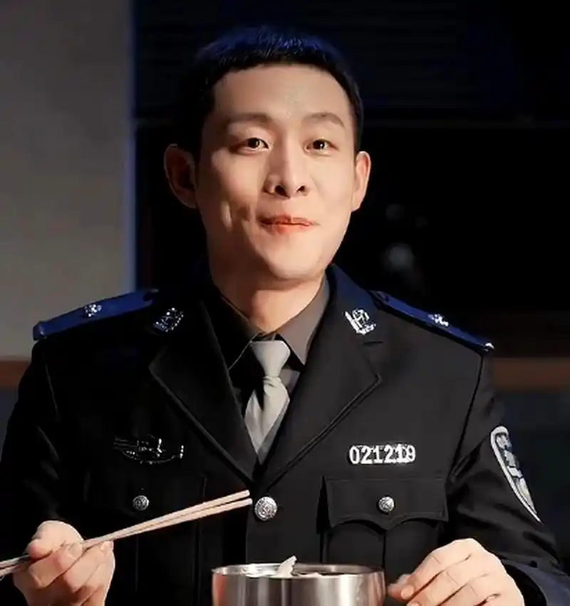 祝我们可爱又正直的安警官生日快乐,感谢张译老师的演绎让我们感受到