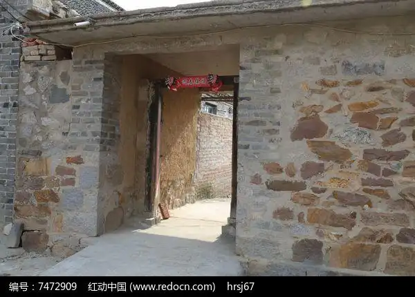 农家院子门口