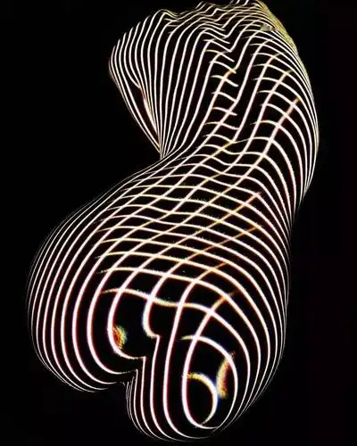 抽象和迷幻裸体是dani olivier的独家的创作,他为人体摄影艺术赋予了