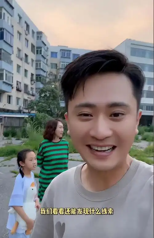 杨帆重返校园忆往昔毕业23年后和老婆再回铁岭第四高中致青春