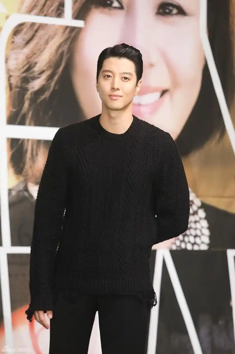 独家高清:尹恩惠撑新剧发布 郑容和李东健撞脸_高清图集_新浪网