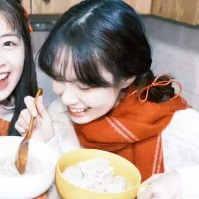 喜庆适合春节时换的女头闺蜜头像