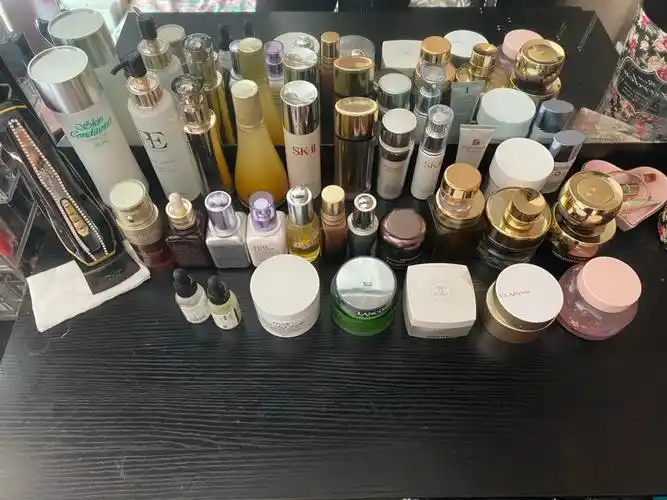 一堆没开封的化妆品01囤东西真的是种病