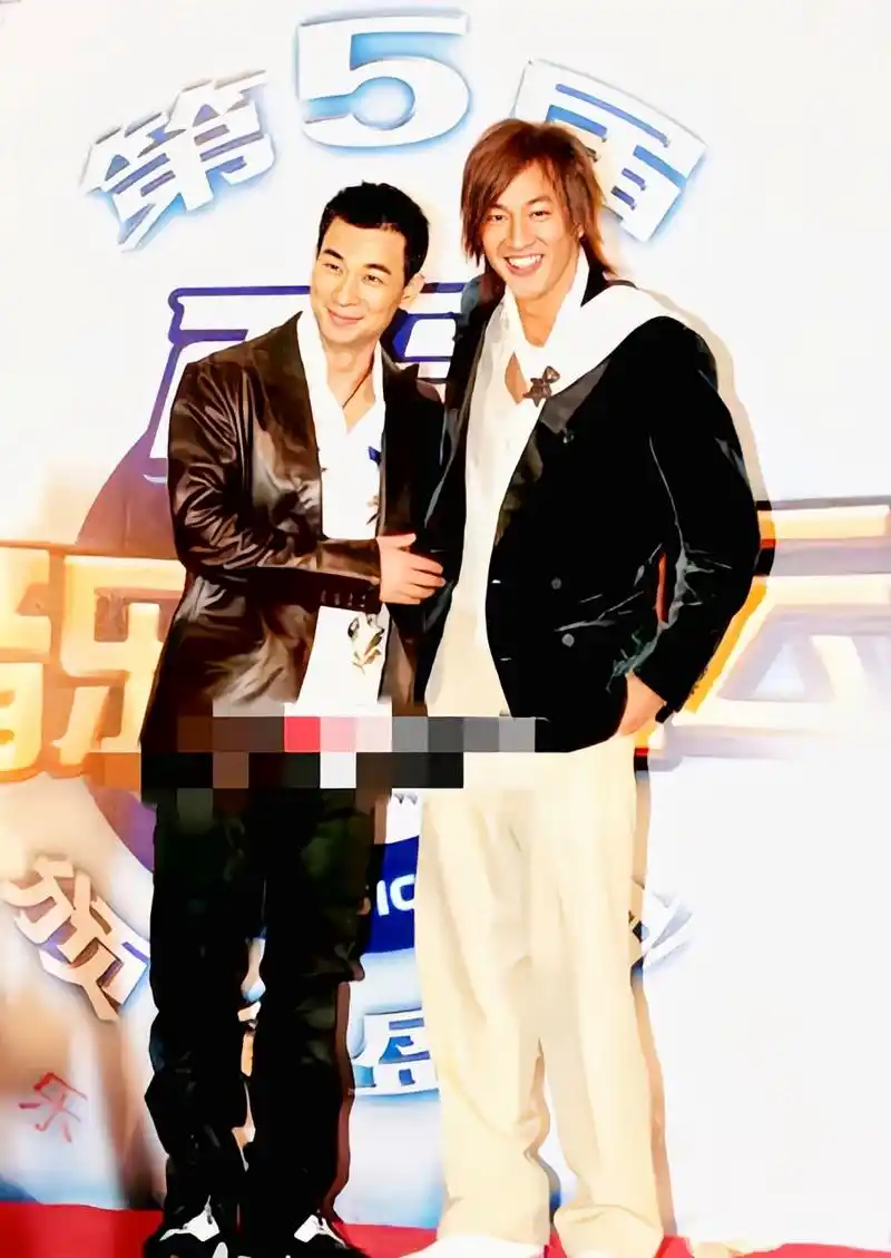 赵文卓何润东同为硬汉,但形象气质却又略显不同.