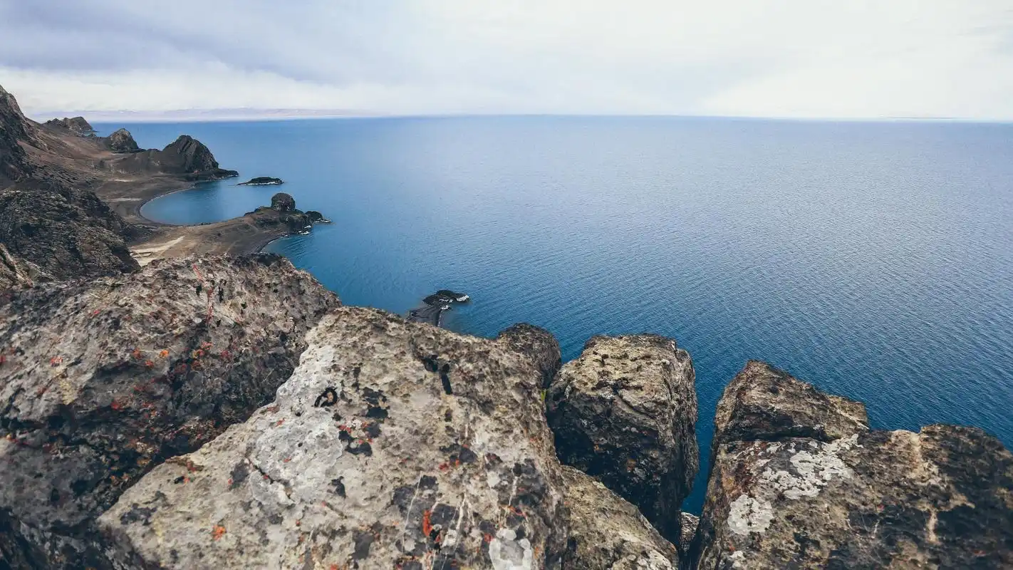 海边礁石岩石唯美高清桌面壁纸