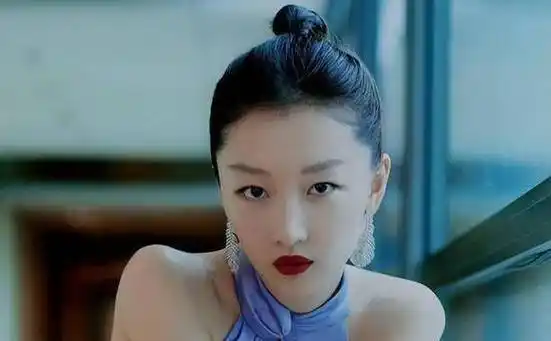 周冬雨:从争议焦点到恋情曝光,她的魅力在哪里?_工作_生活_个人