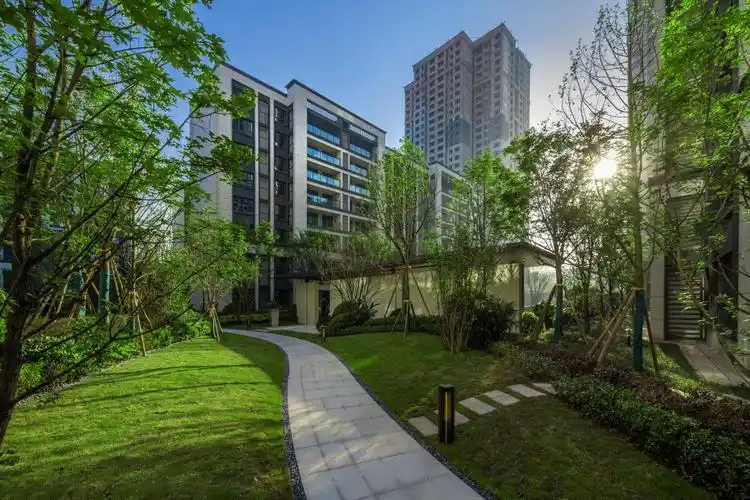 百万滨江大城 千江凌云公园洋房驭世而归